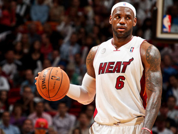 NBA-ийн логог Леброны зураг болгохыг уриаллаа